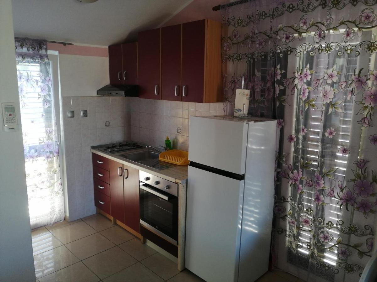 Apartmani Slavica Jezera Luaran gambar